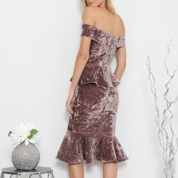 Classy Velvet Dress - Picture 3 of 3